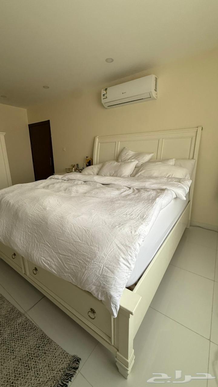 غرفه نوم نظيفه من محل اشلي ابي فيها 850064557326056578110