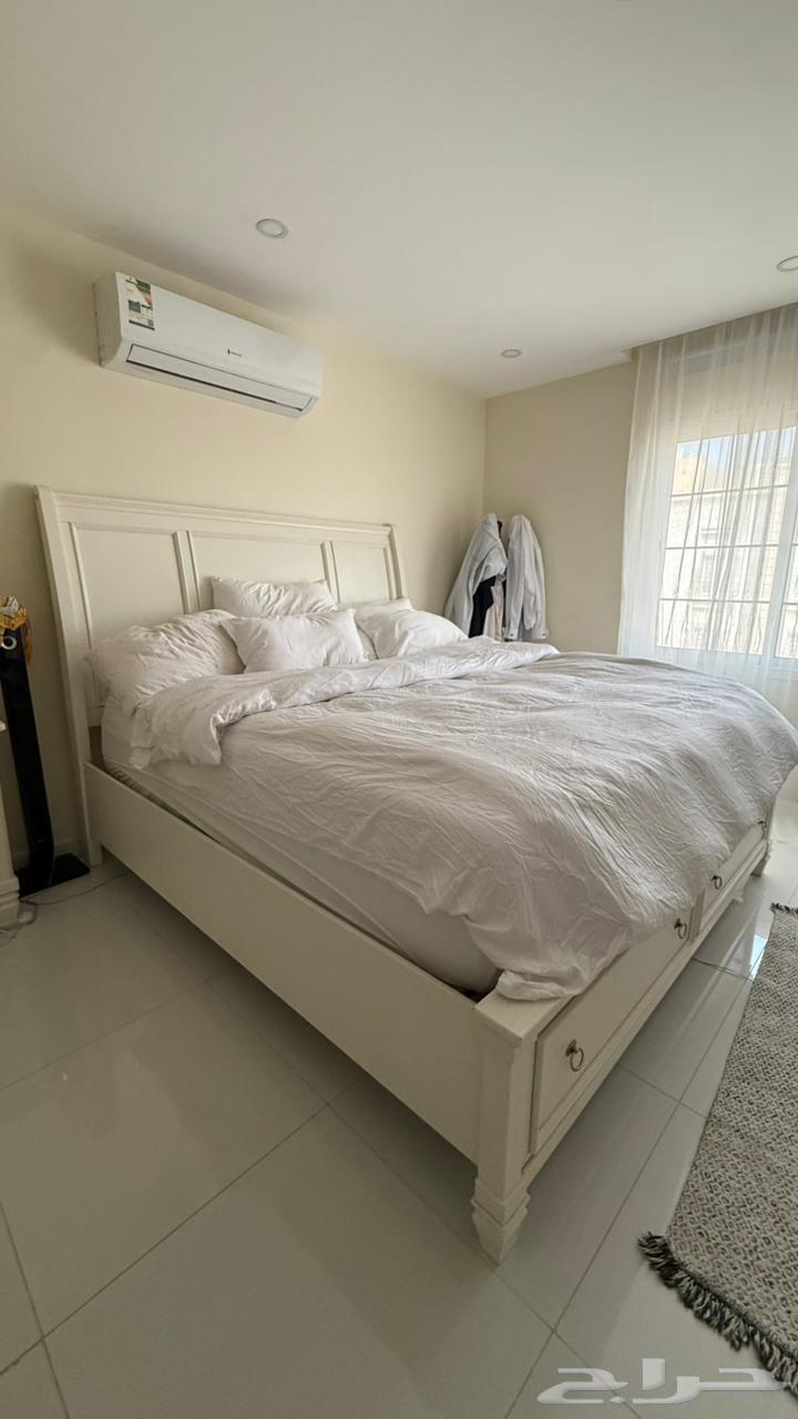 غرفه نوم نظيفه من محل اشلي ابي فيها 850064557326056578114