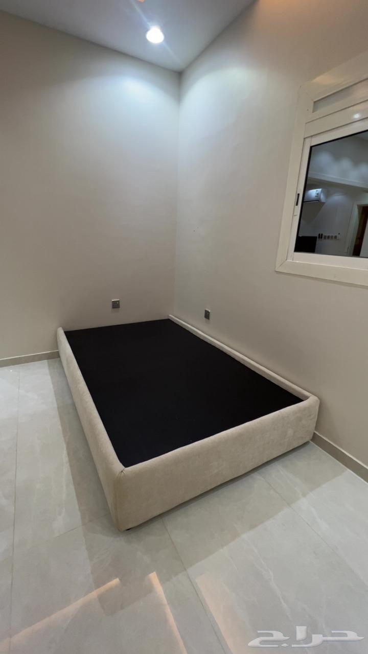 سرير طول 200 وعرض 120 بحالة جيدة64557976082946110