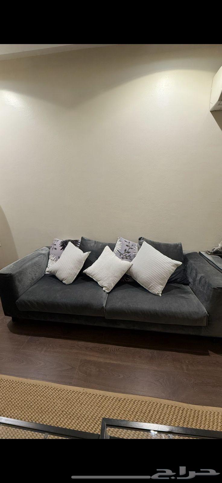 Sofa64559813568259110