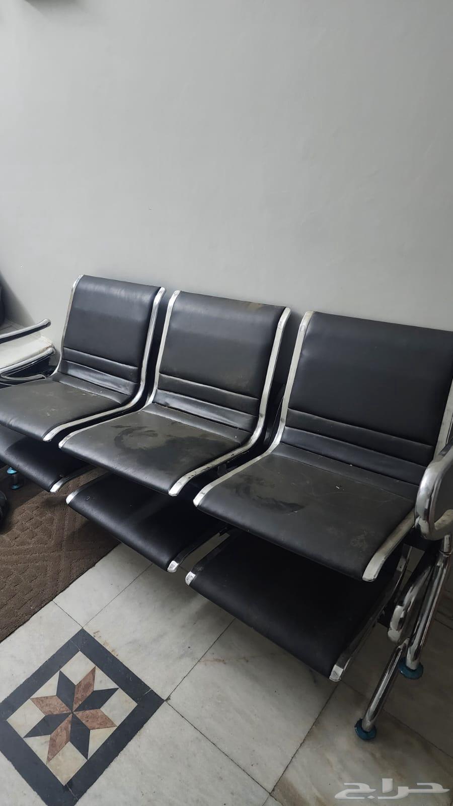 طقم كراسي انتظار اسود ومريات صالون حلاقه64554062740353110