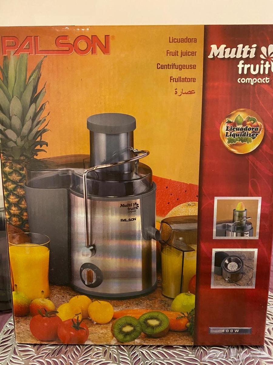 عصارة فواكه وخضروات شبه جديدة للبيع64557893260675111