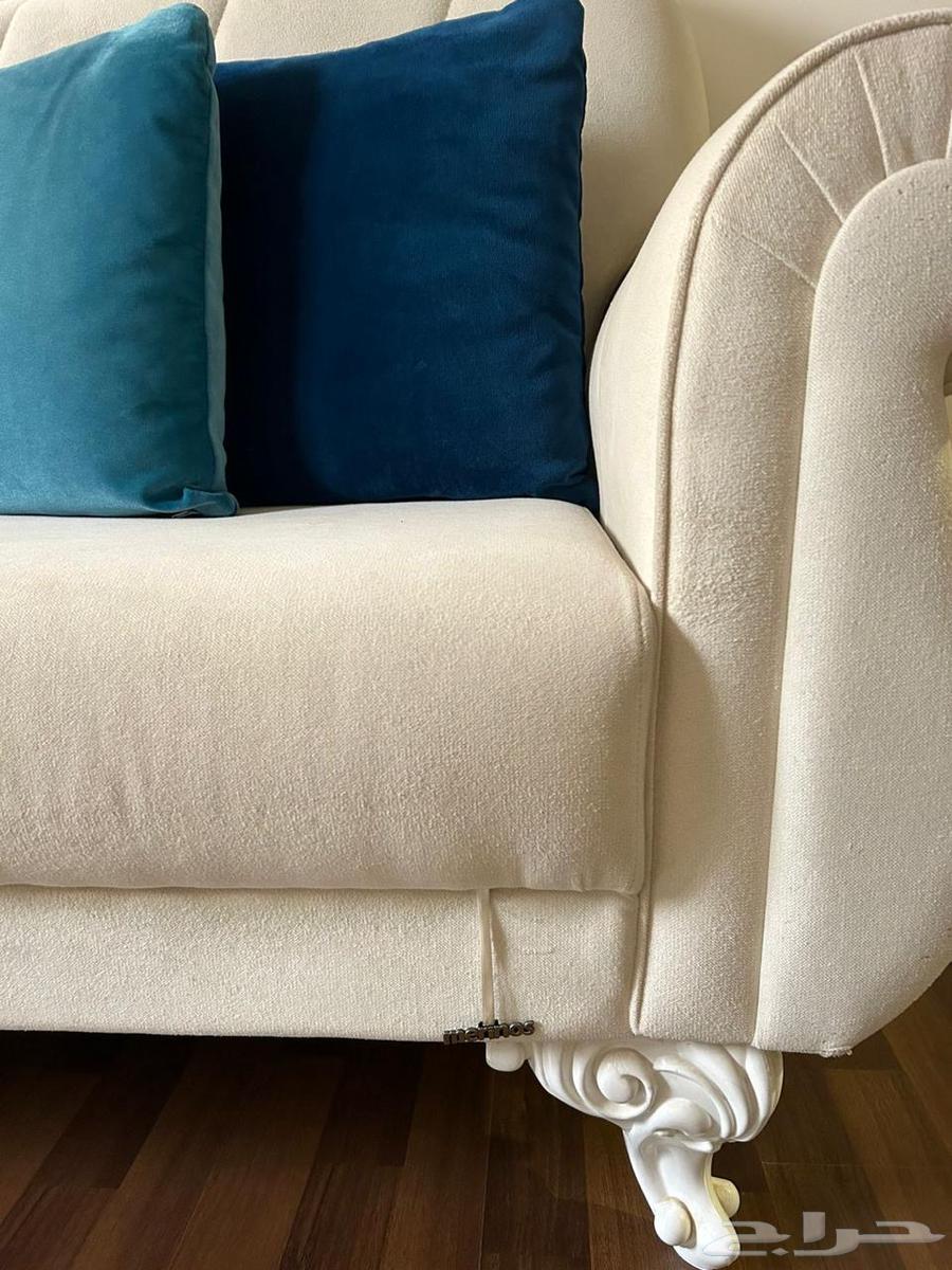 كنب نظيف مع طاولاته للبيع64558614348803113