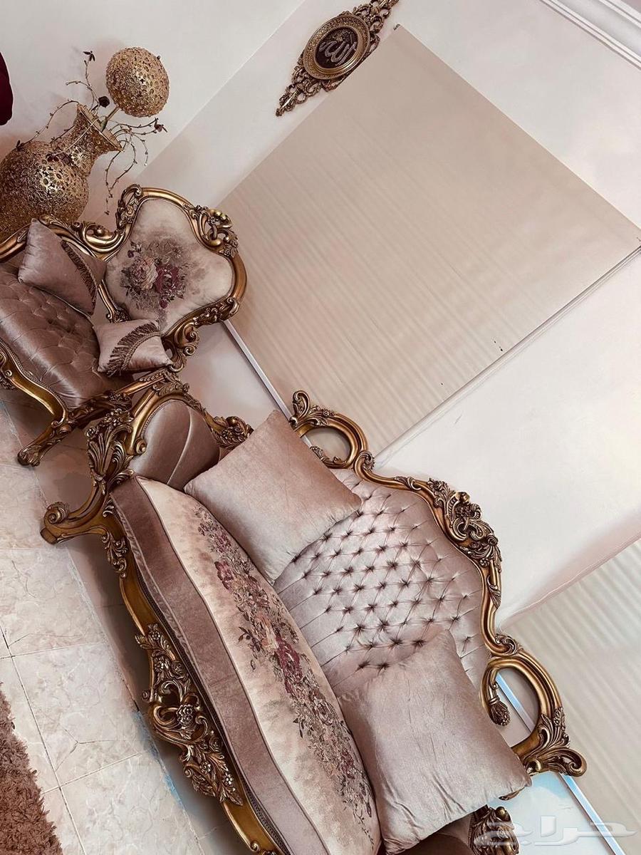 Sofas and carpets64558489298434112