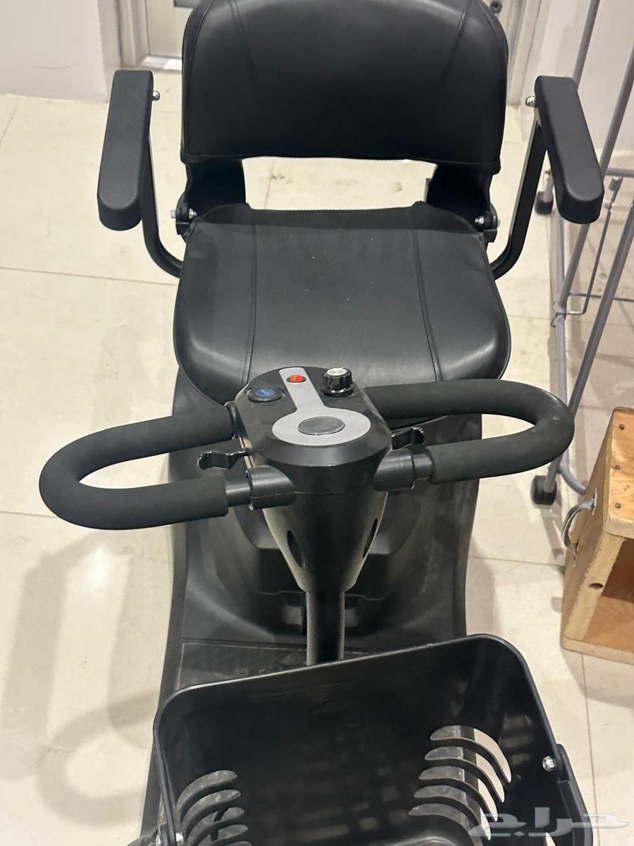 للبيع سكوتر ب مقعد جديد مع ملحقاته64557141073793114