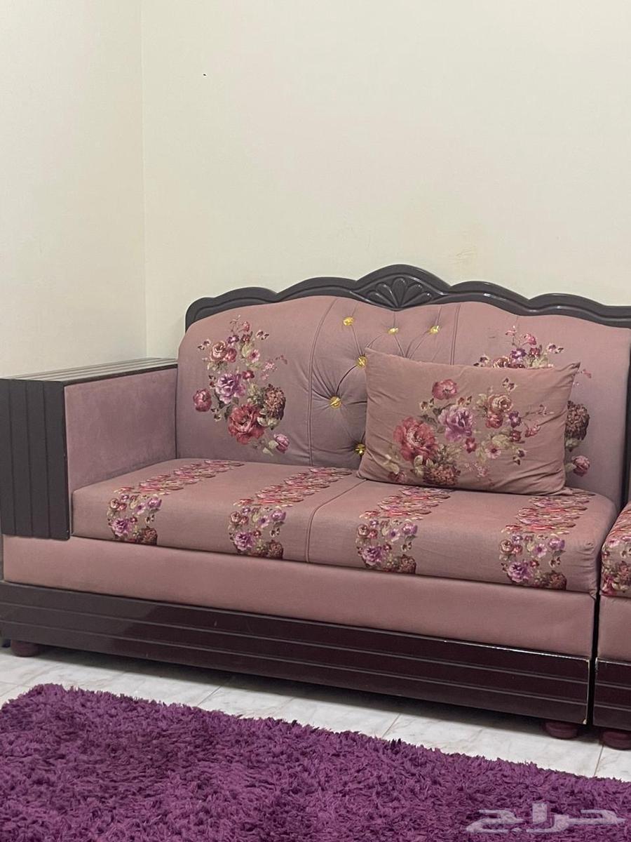 كنب 4 5 مع المخدات و الستارة و طاولة دائرية مع مفرش فرو64557656974338113