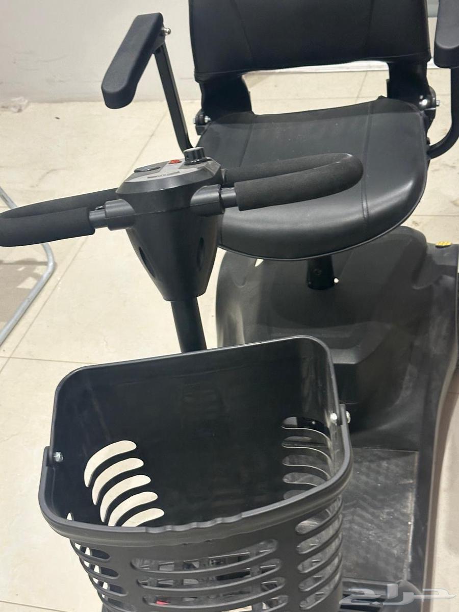 للبيع سكوتر ب مقعد جديد مع ملحقاته64557141073793113