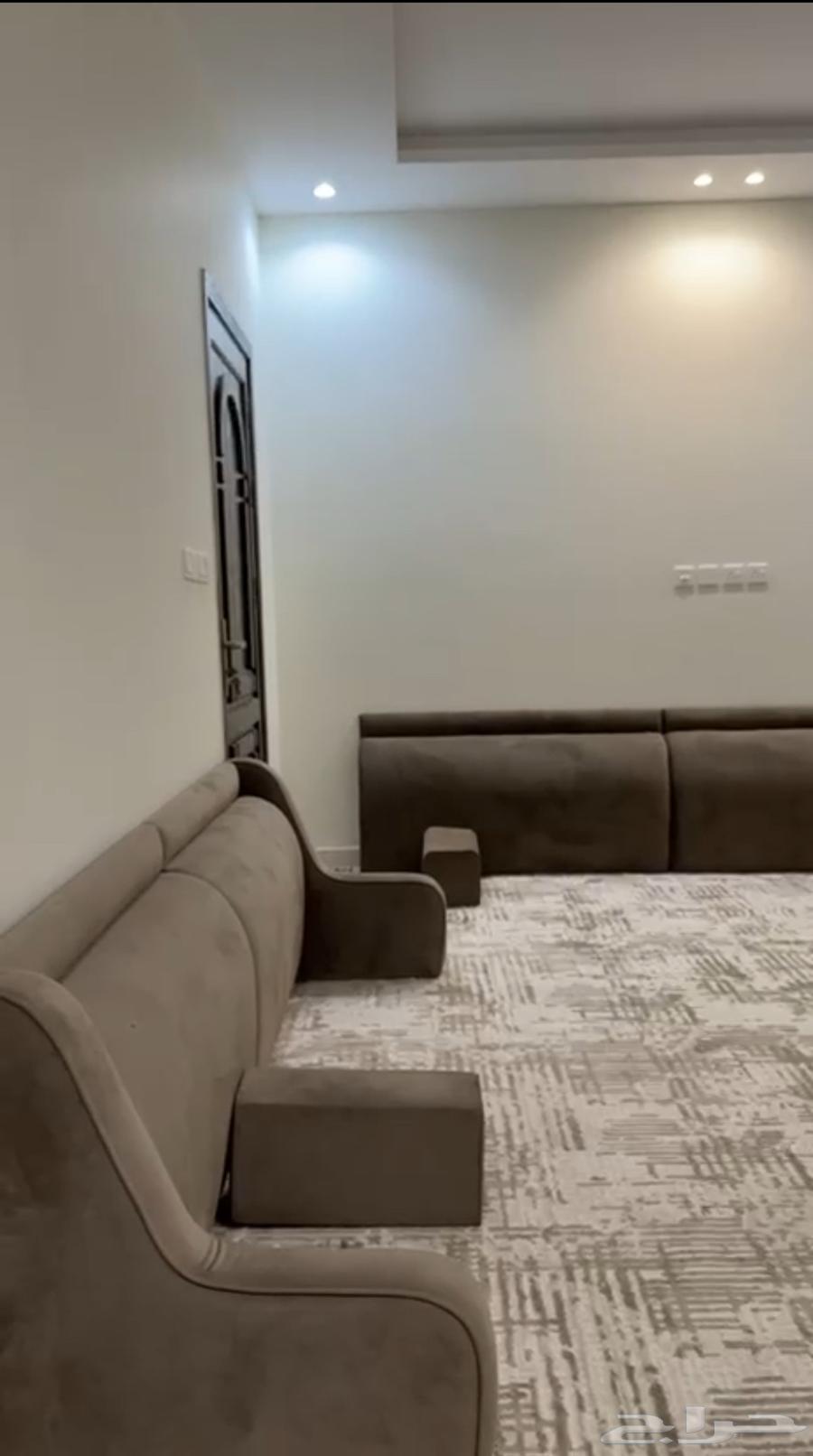 مجلس ارضي للبيع مناسب لمجالس الرجال والاستراحات64570873698819111