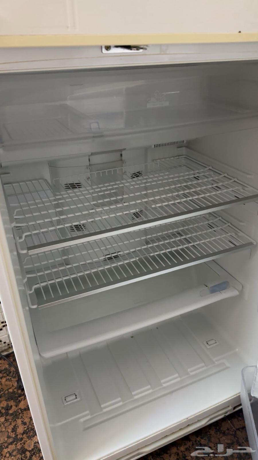 ثلاجه مع فريزر للبيع64569630768002114