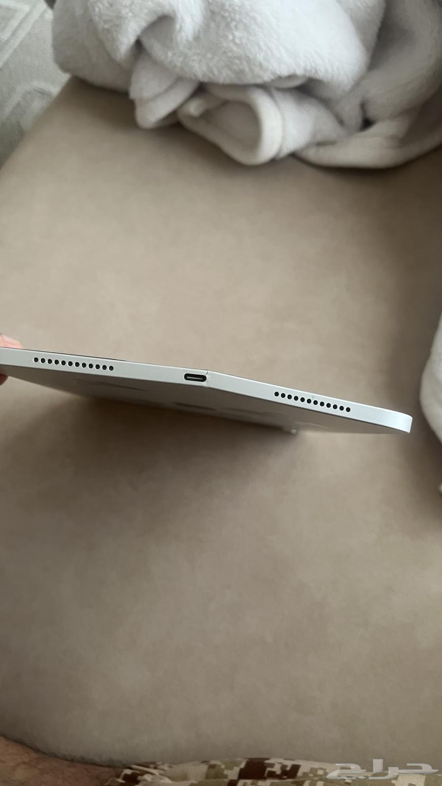 ايباد الجيل العاشر 64 قيقا   مكسورة الشاشة64567420416130114