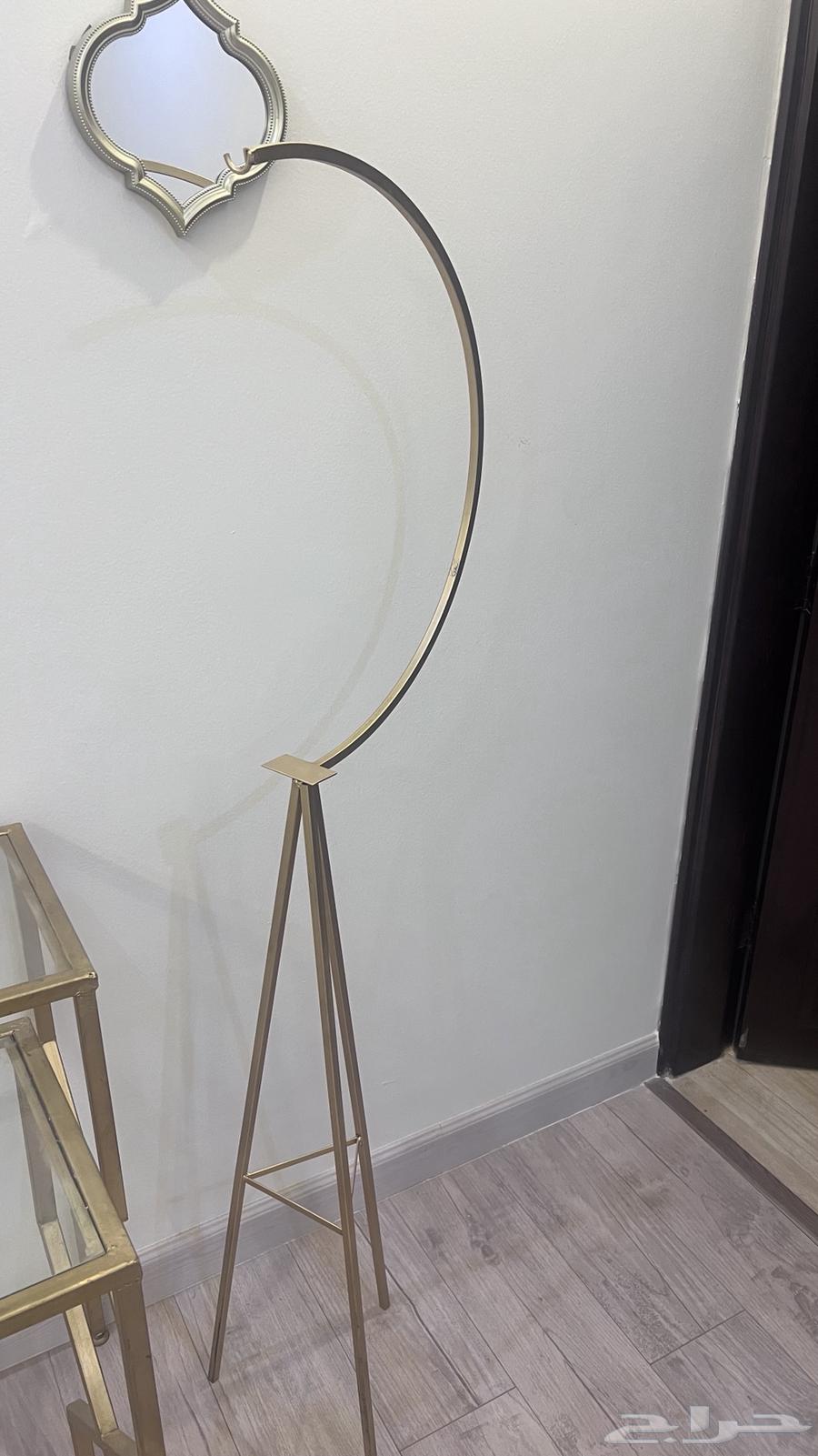 طاوله وستاند لتعليق صوره64562684784385111