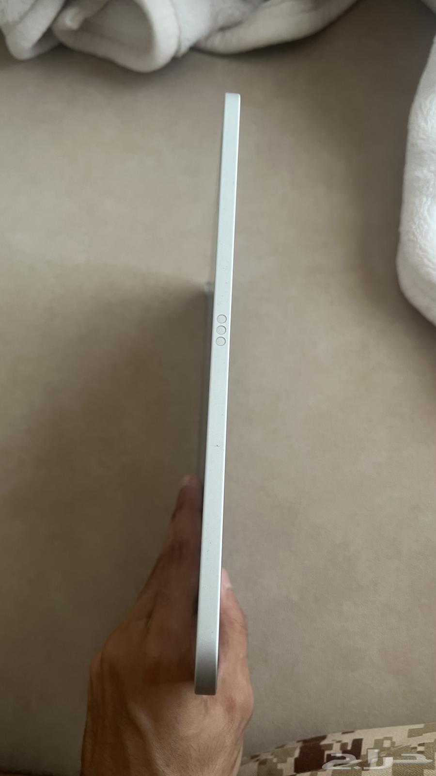 ايباد الجيل العاشر 64 قيقا   مكسورة الشاشة64567420416130112