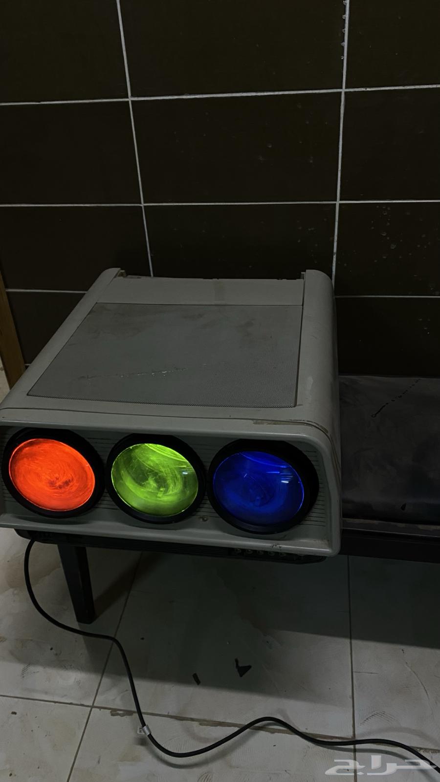 جهاز بروجكتر قديم يعمل بتقنية ال CRT تراثي64564268206851111