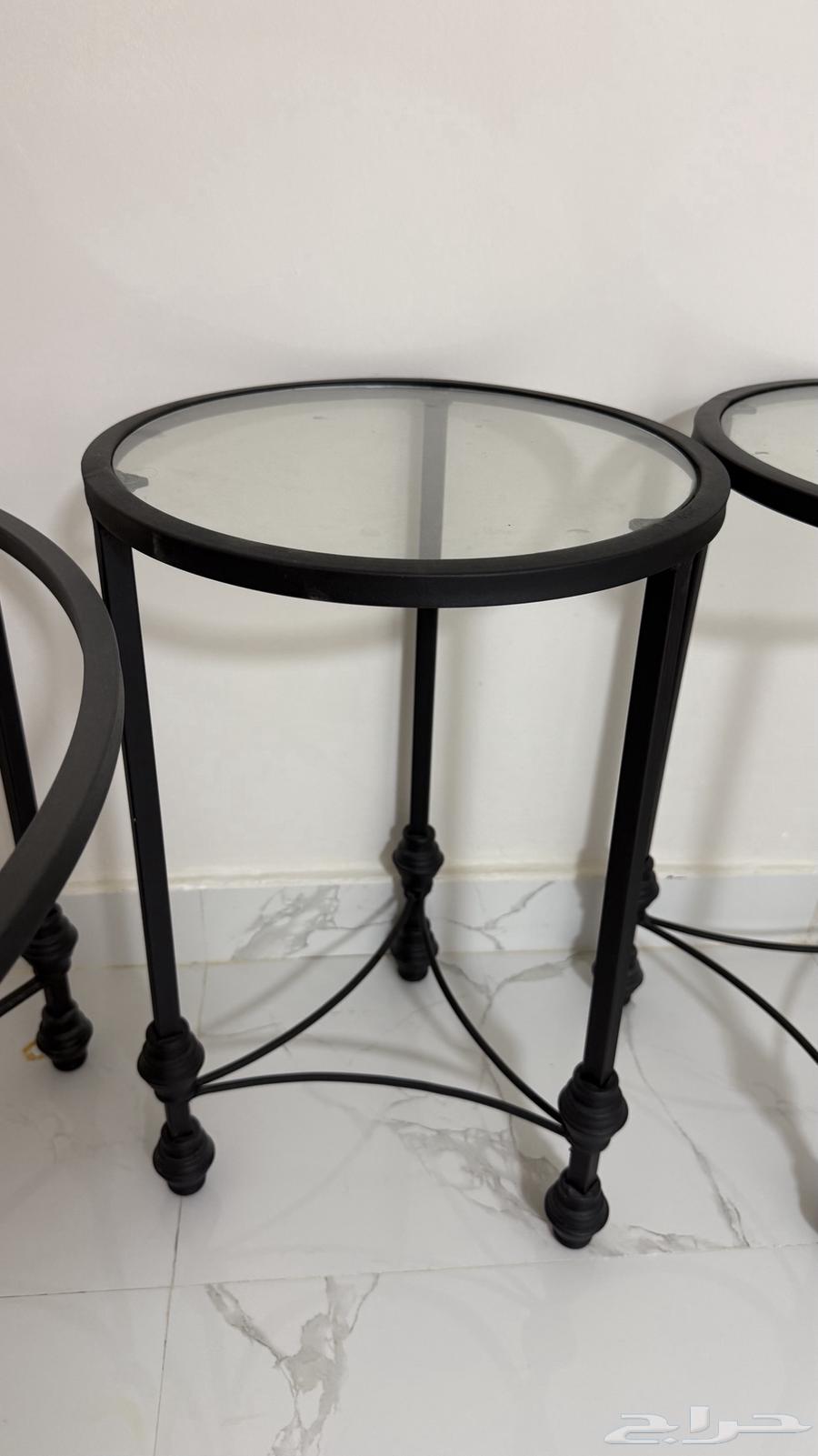 طاوله كبيرة واربع طاولات خدمة64566299601411111