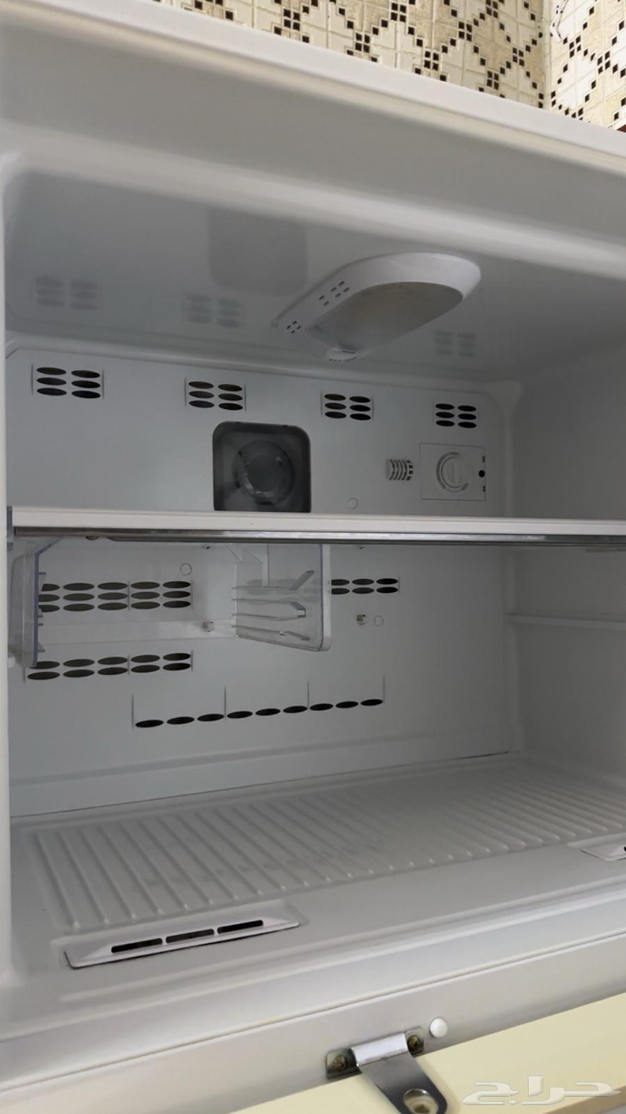 ثلاجه مع فريزر للبيع64569630768002112