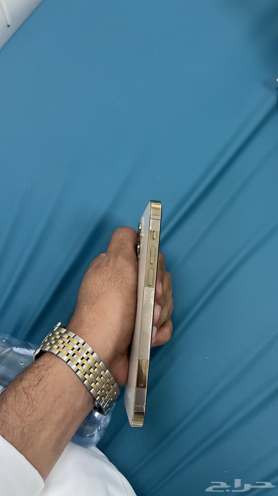 iPhone 1264569481594882112