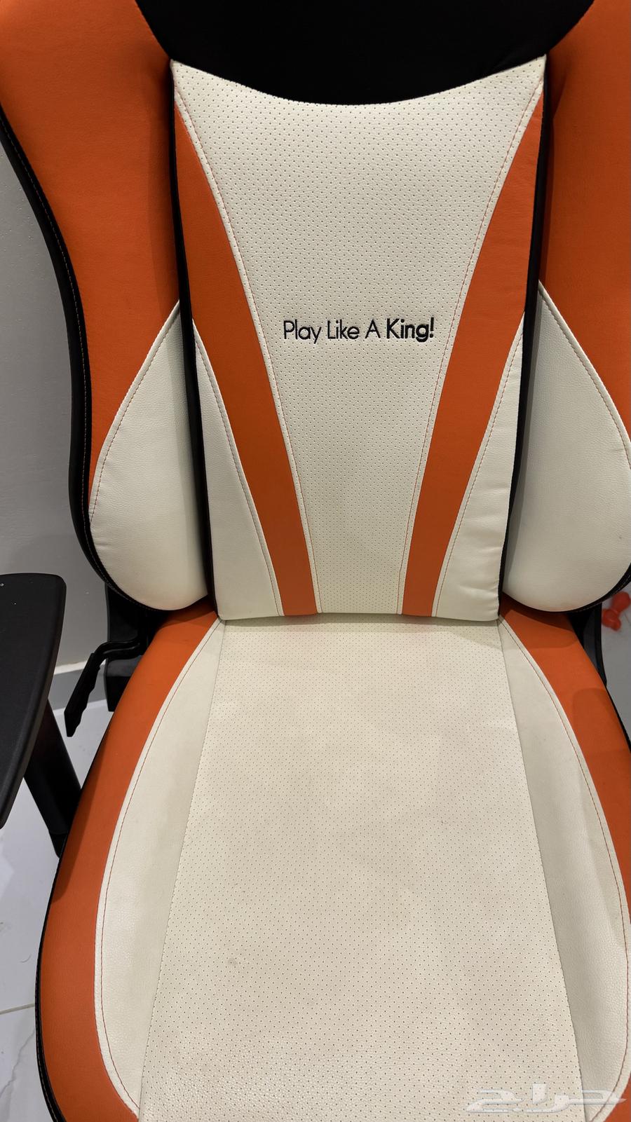 كرسي قيمز نظيف شبه جديد64563376183298112