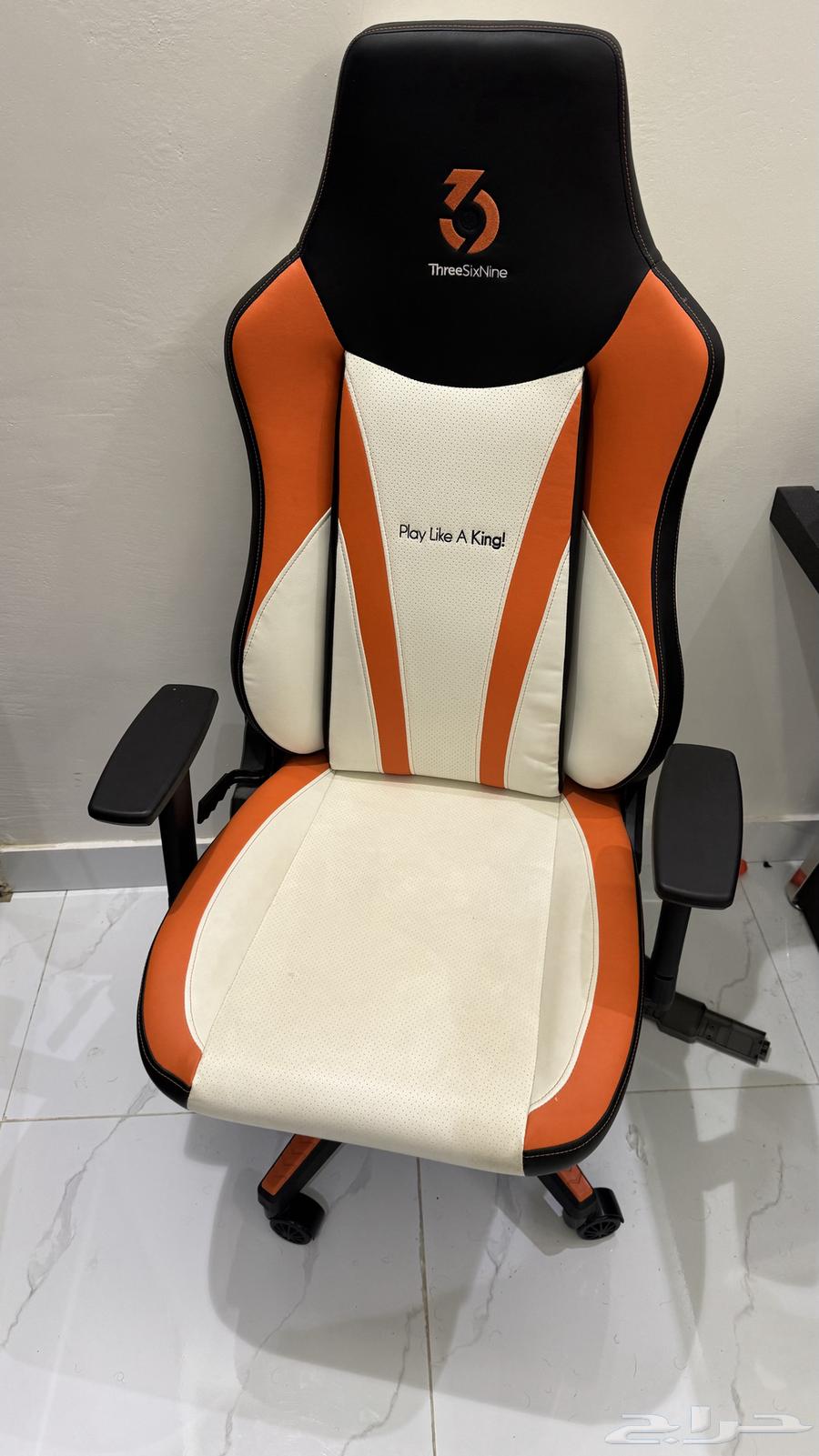 كرسي قيمز نظيف شبه جديد64563376183298113