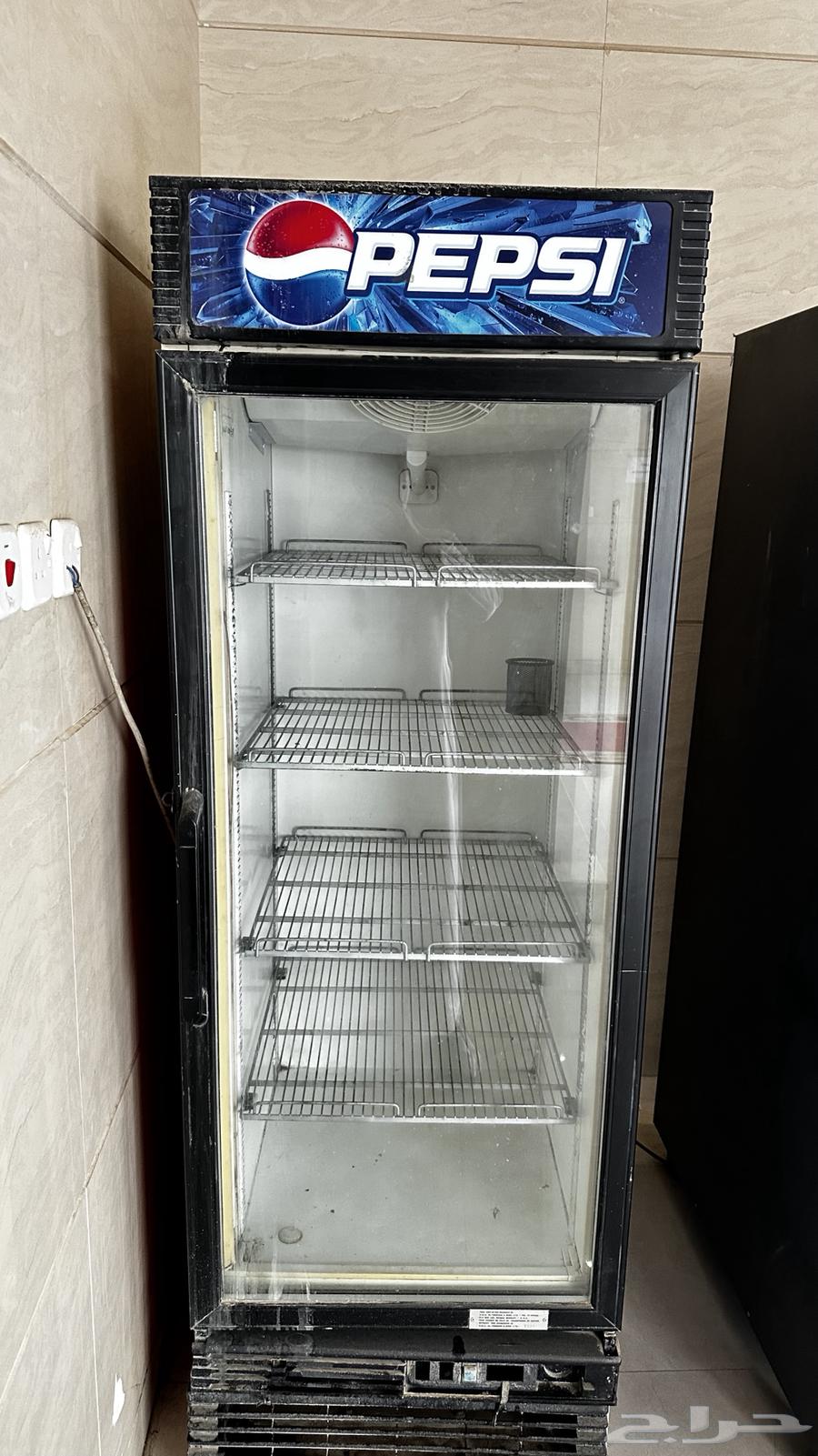 Refrigerator with capacity64570380466306111