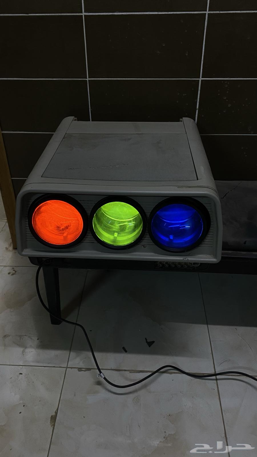 جهاز بروجكتر قديم يعمل بتقنية ال CRT تراثي64564268206851110