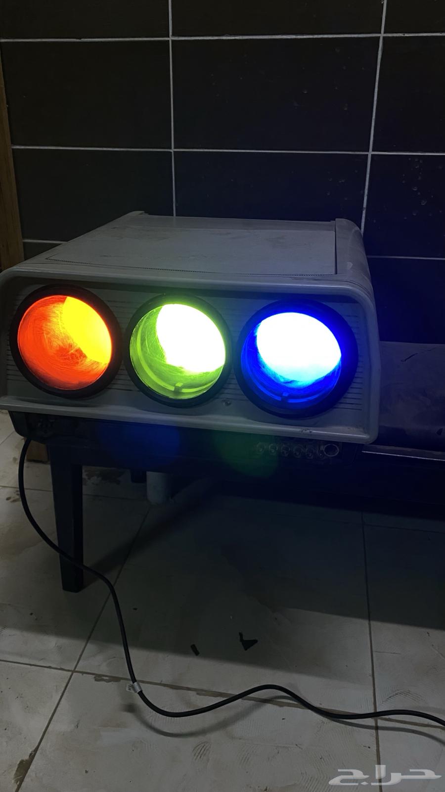 جهاز بروجكتر قديم يعمل بتقنية ال CRT تراثي64564268206851112