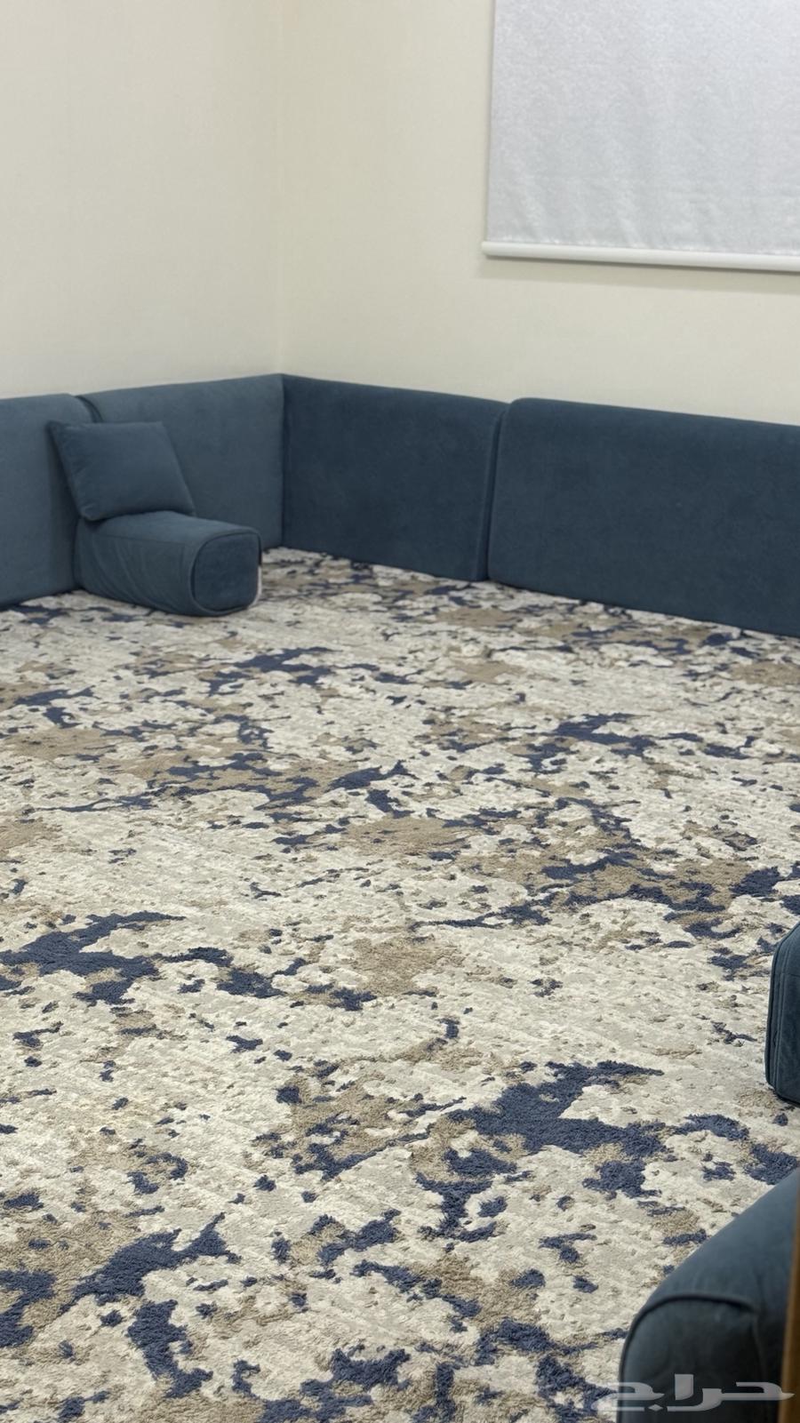 Carpet and cushions64563702396291112