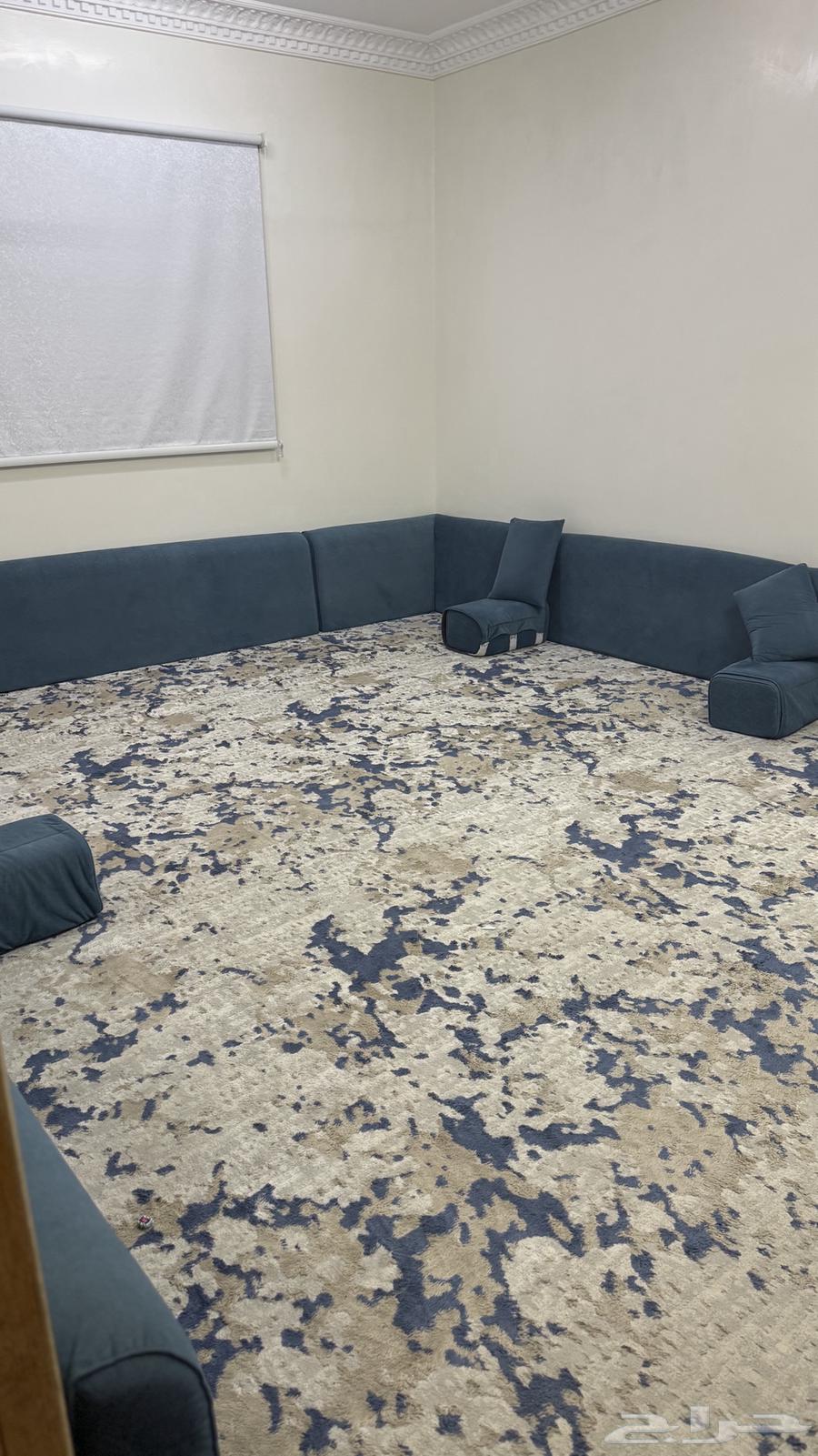 Carpet and cushions64563702396291111