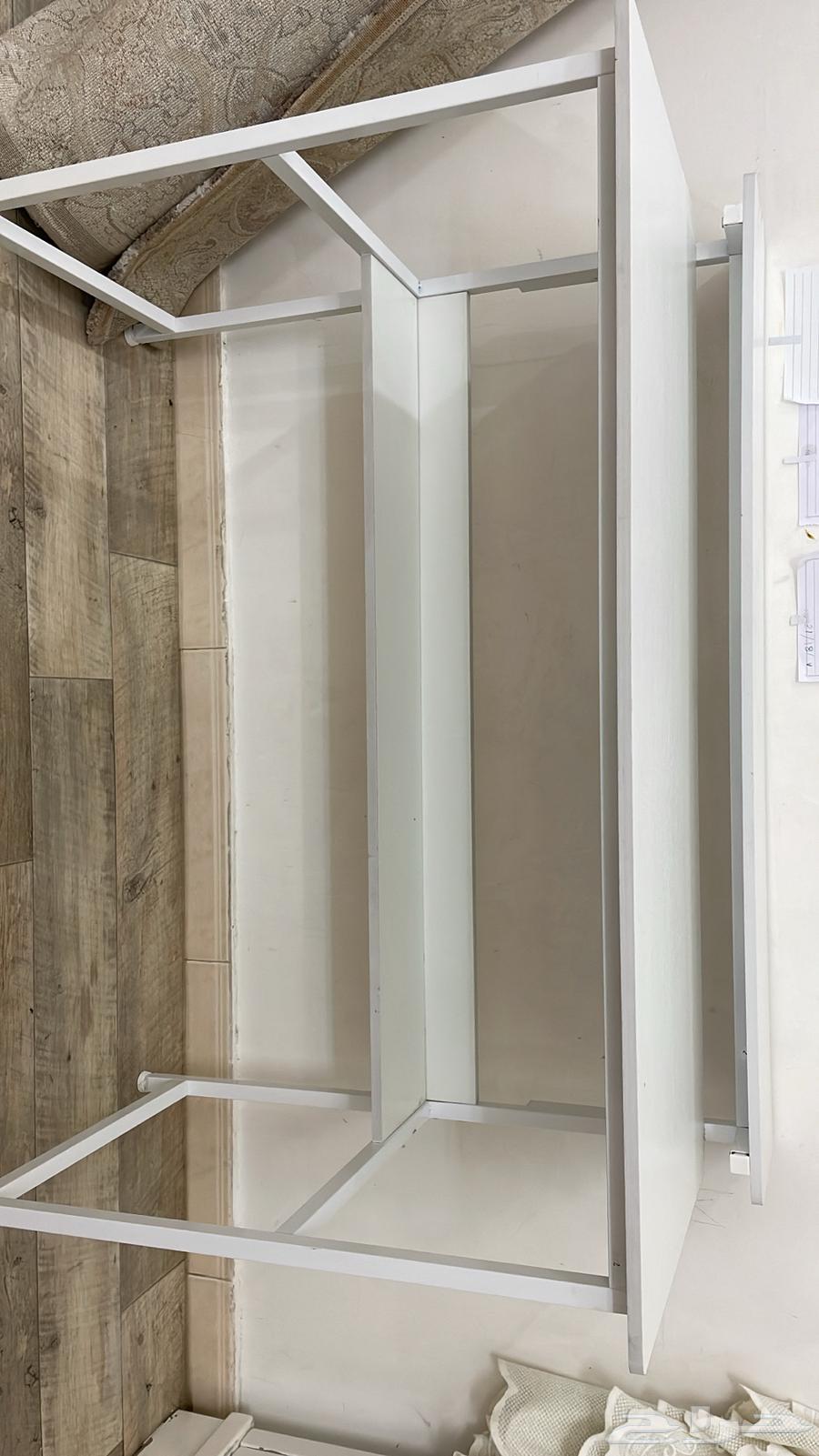 مكتب اللون  ابيض مافيه اي خدوش ولا شي64570190070915110