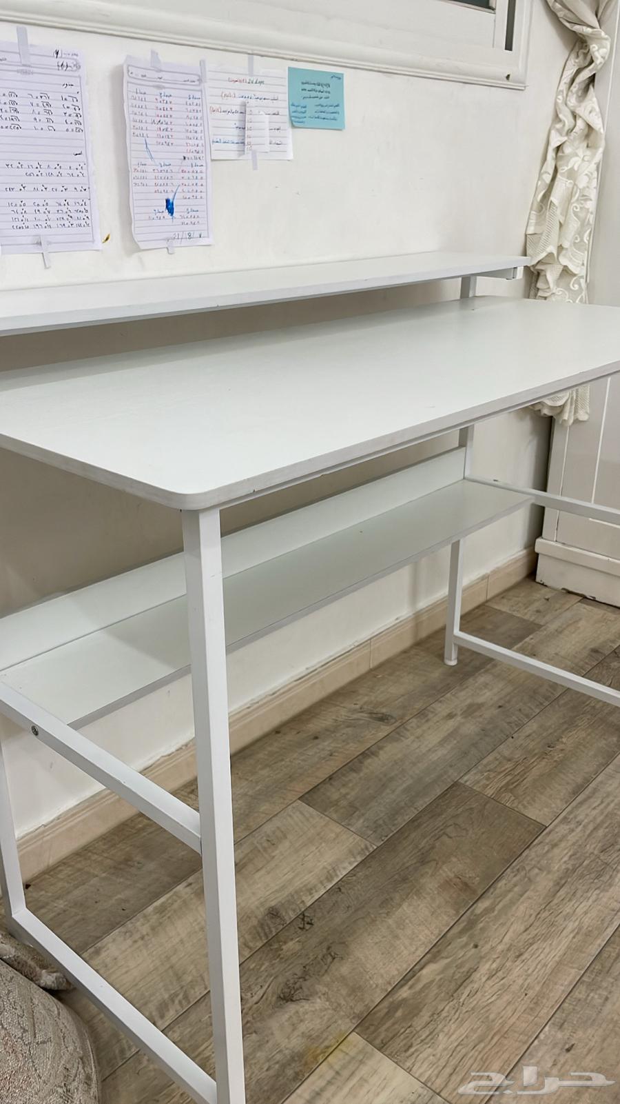 مكتب اللون  ابيض مافيه اي خدوش ولا شي64570190070915111