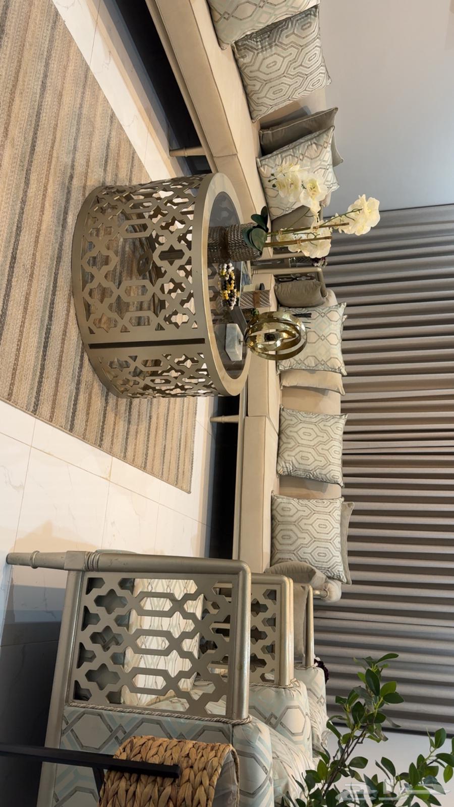 للبيع كنب فاخر مودرن شبه جديد64455140363137111