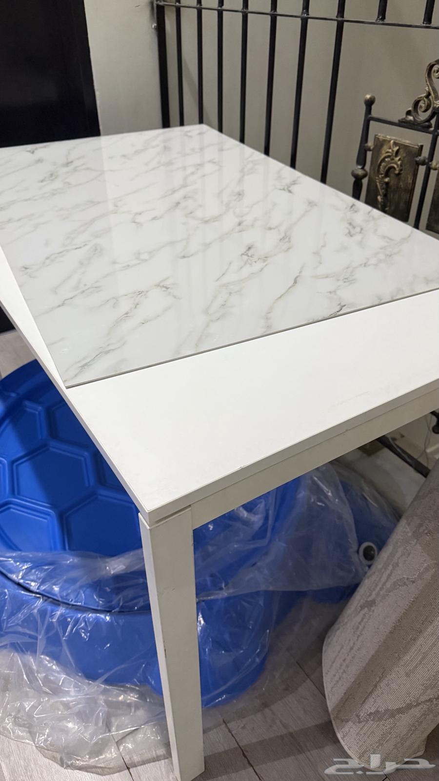 طاولة طعام تكفي من 4 كراسي الى 6 كراسي نظيييفه64568523464577111