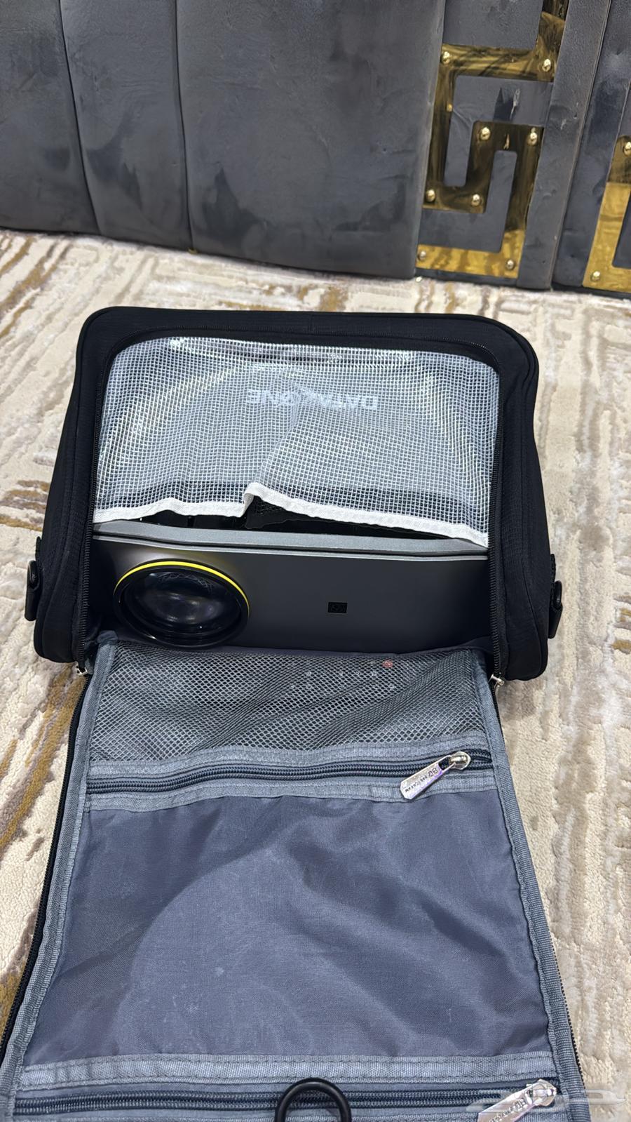 A brand new projector with all its accessories64563605635843111