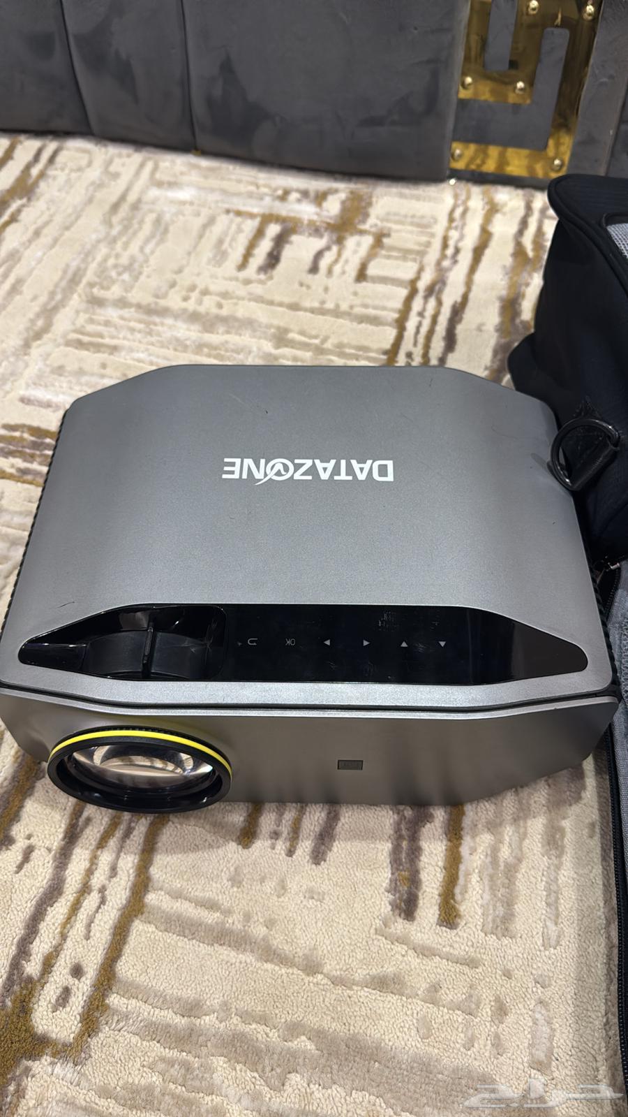 A brand new projector with all its accessories64563605635843113