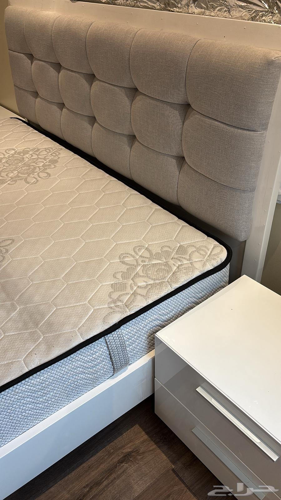 سرير نفرين من هوم سنتر مع كمودينه 264563145736067112