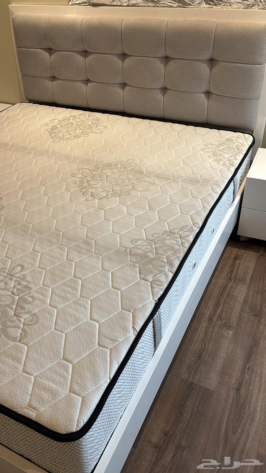 سرير نفرين من هوم سنتر مع كمودينه 264563145736067113