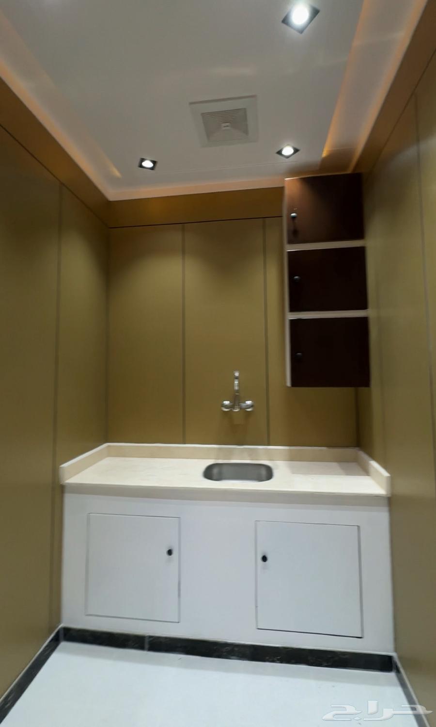 للبيع صالون كرفان ملكي 24 متر64564365414658114