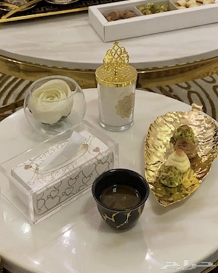 طاولات للبيع64571382237443112