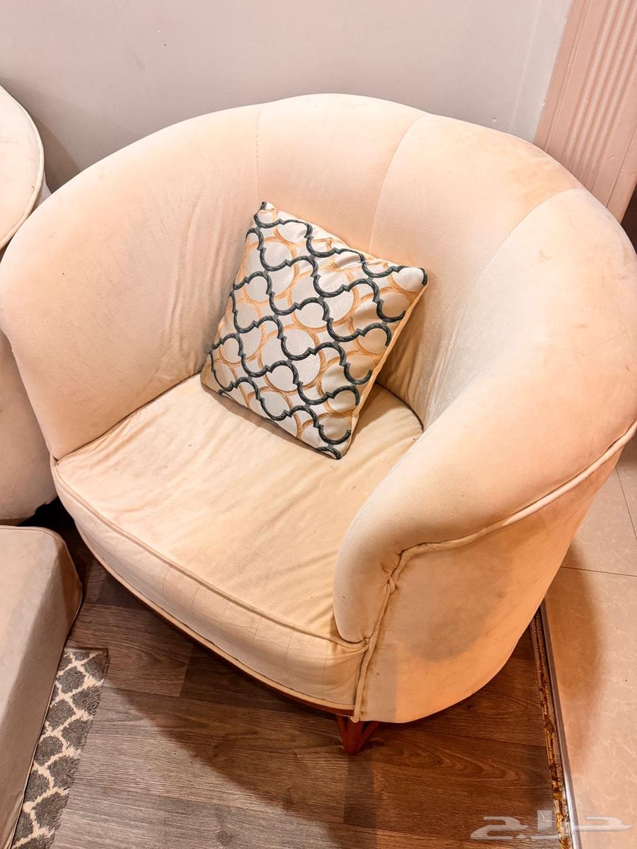 Sofa64567600477698112