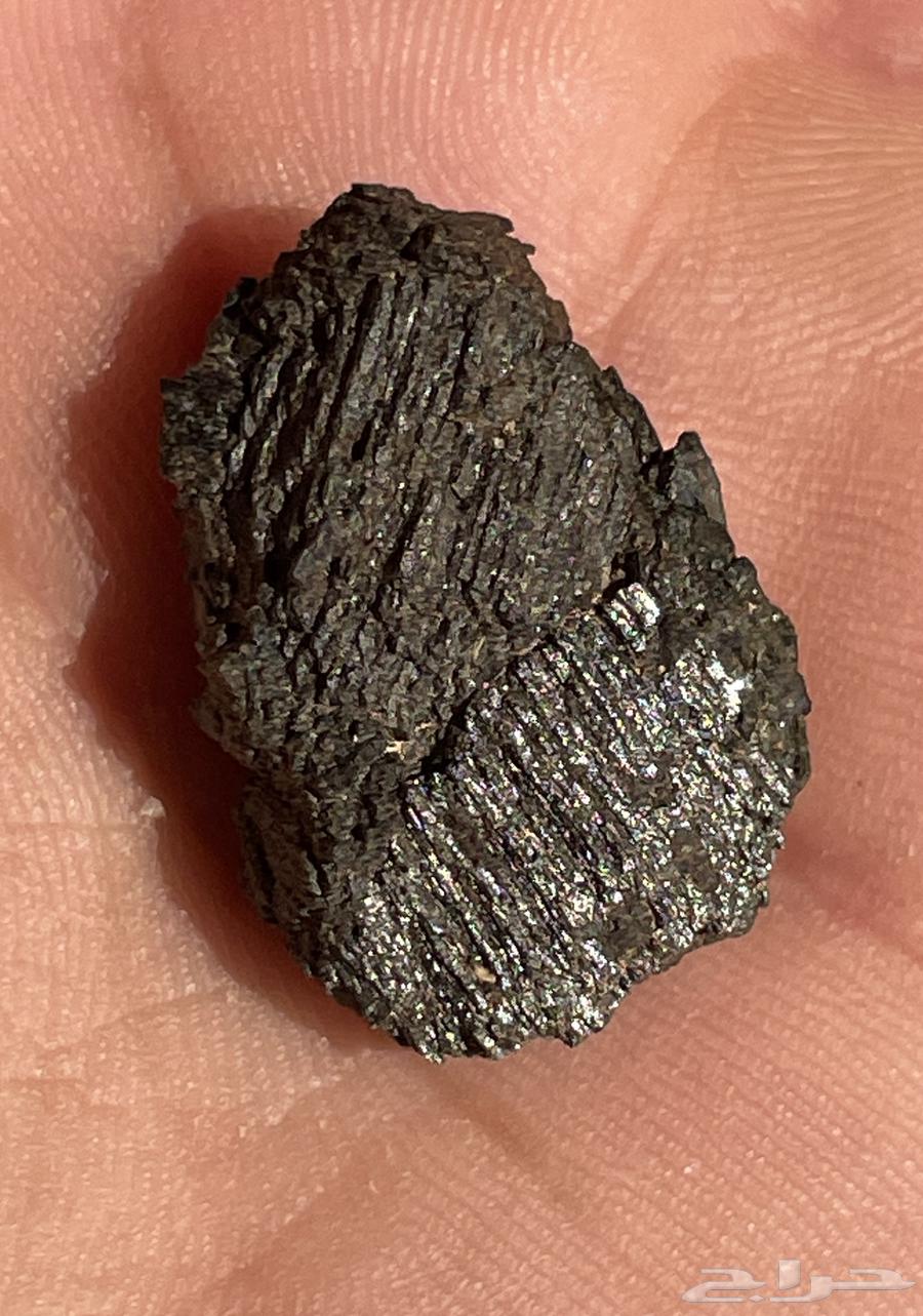 حجر تورمالين للبيع64567128946435111