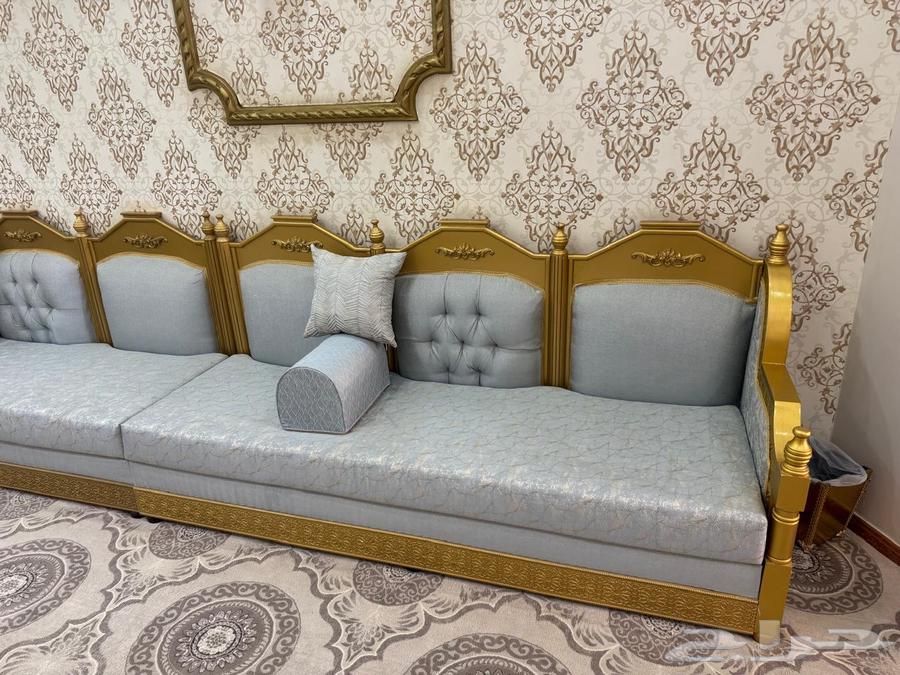 Sofa, two chairs, and a rug64569151940354110