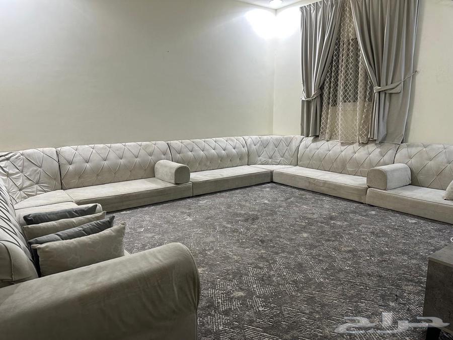 مجلسين مع الكنب والفرشة للبيع64568348127235110