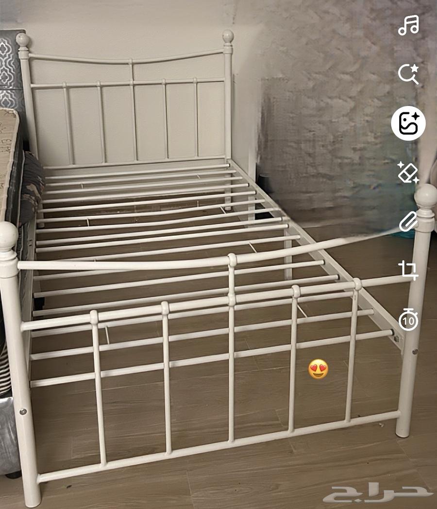 Original used iron single and a half bed (one and a half), two available with me64563647111297110