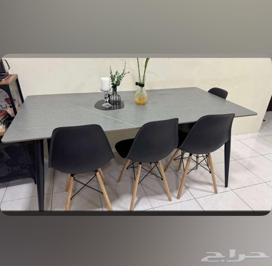 طاوله طعام من هوم بوكس شبه جديده مع 3 كراسي64567004691459110