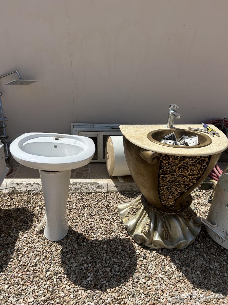 مواد صحيه بحاله جيده للبيع64565158442881114