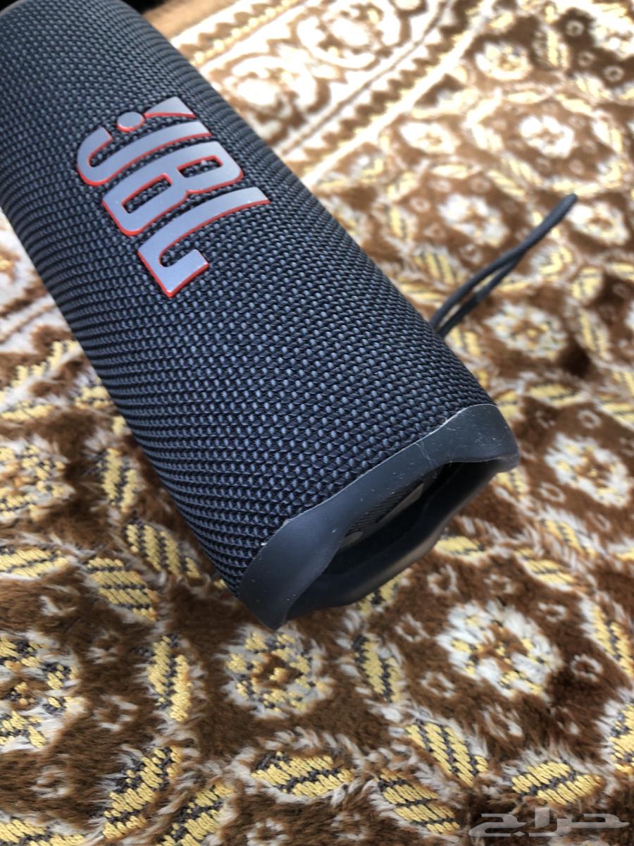 للبيع سماعة  JBL FLIP6 شبه جديده اصليه64564462499331111