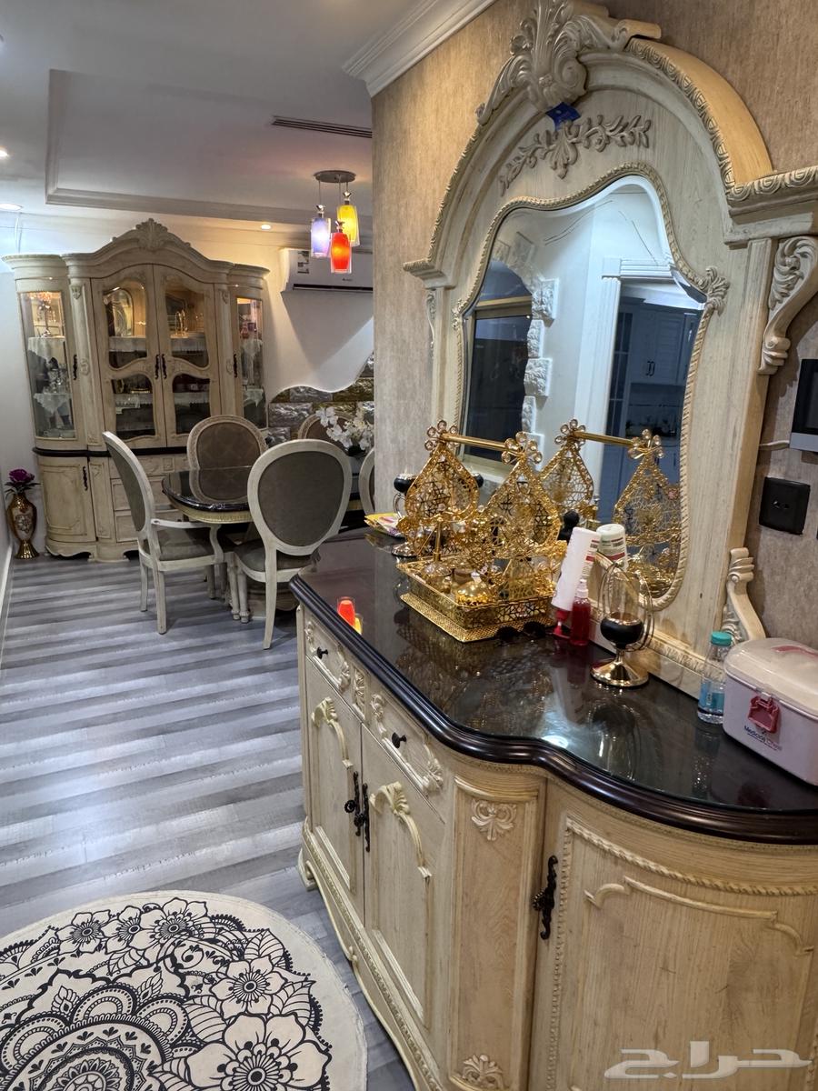 Dining table64570641570817114