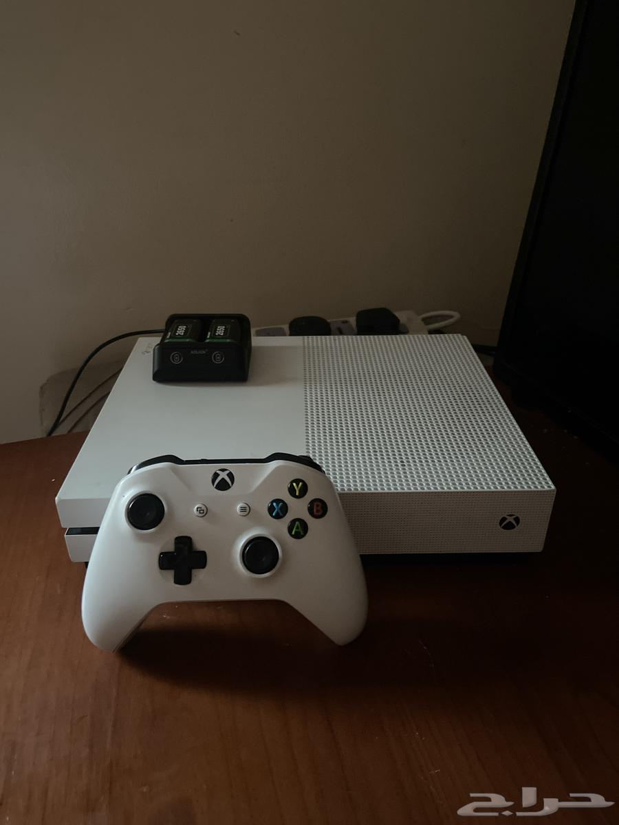 Xbox One S with accessories and 7 paid games64563964368898110