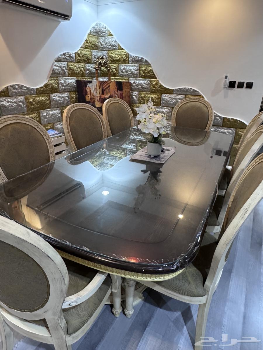 Dining table64570641570817110