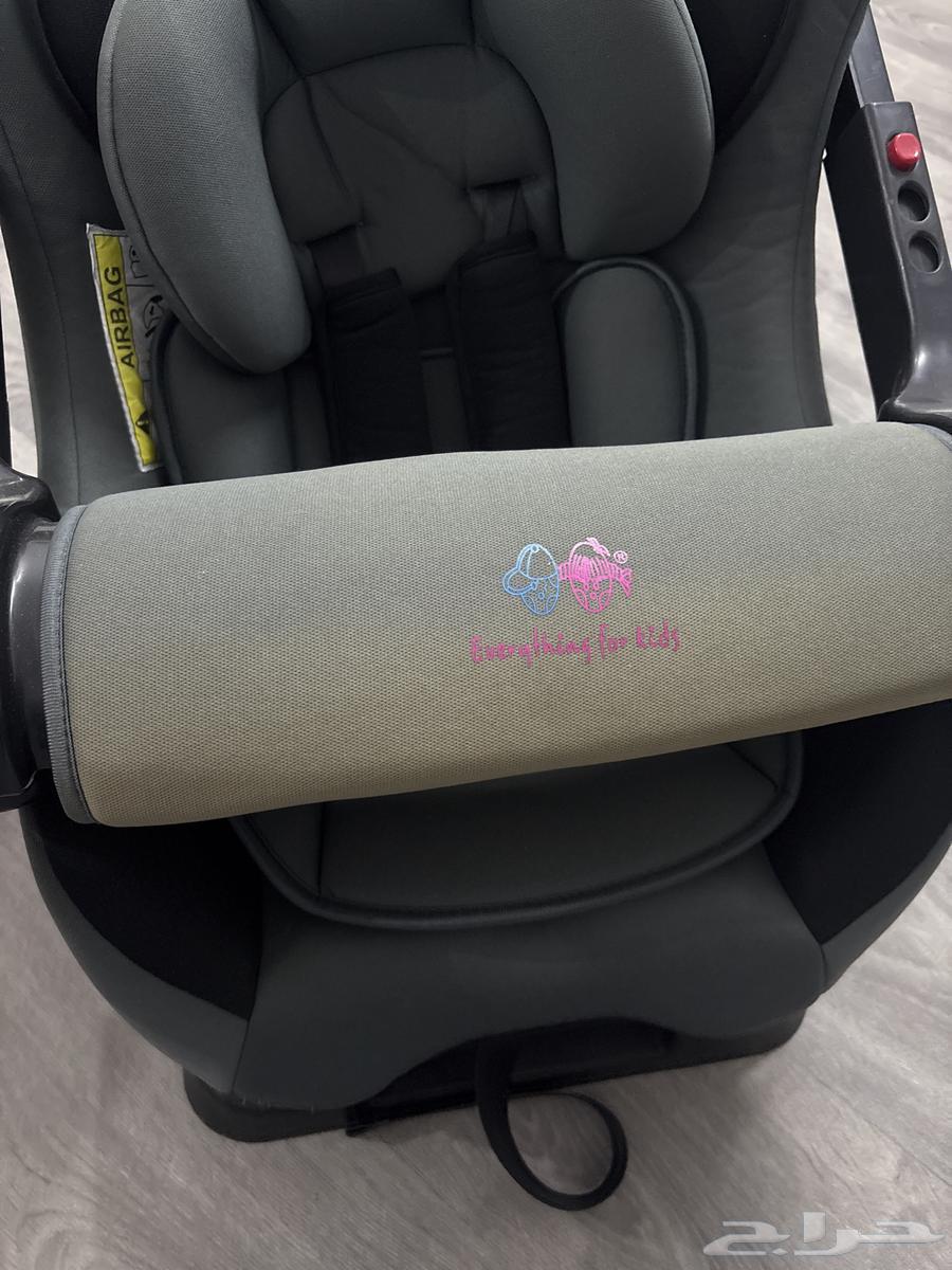 كرسي أطفال للسيارة (نظيف)64569657784578113