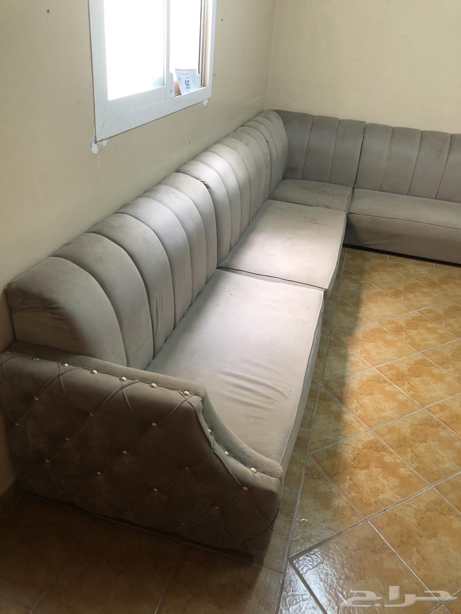 كنب 6 قطع بحالة ممتازه وطاولة شبه جديده64566092264450111